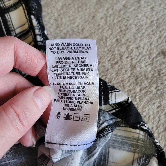 Velvet by Graham and Spencer cap sleeve blouse size medium - Picture 11 of 11